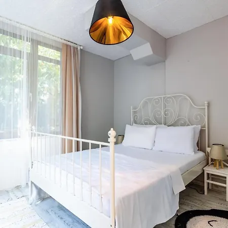 Flat W Garden 10 Min To Bull Statue In Kadikoy *