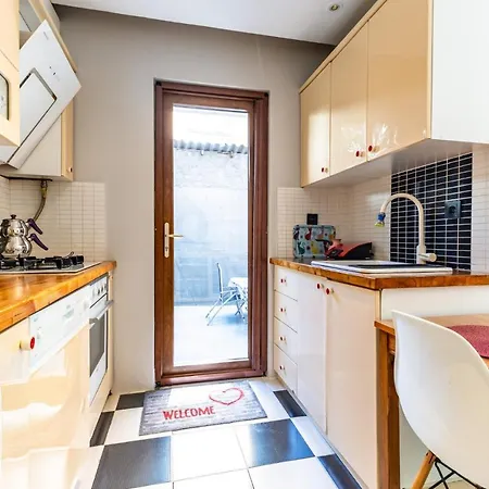 Apartment Flat W Garden 10 Min To Bull Statue In Kadikoy